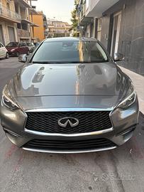 Infiniti Q30