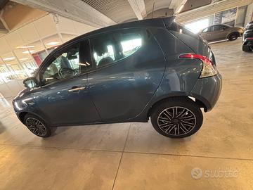 Ypsilon hybrid