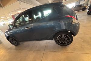 Ypsilon hybrid