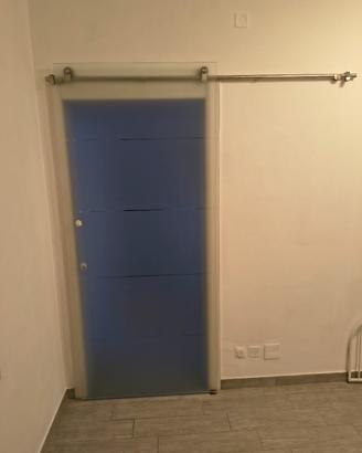 Porta scorrevole in vetro