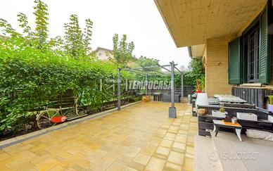 Bilocale con giardino privato in zona Piscine.