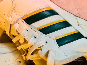 Adidas originals in pelle bianca e strisce verdi