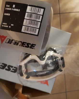 Casco e occhiali dainese