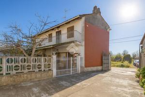 CASA SEMINDIPENDENTE A CRESCENTINO