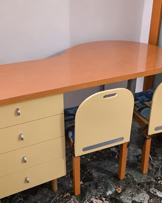 Scrivania e sedie design