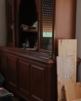 cristalliera e madia in legno 