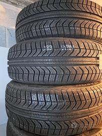 215/54 R18 . Pirelli Nuove qatrostagione 