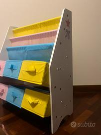 Libreria per bambini con portagiochi