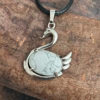 Ciondolo Cigno in howlite
