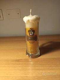 candela a forma di boccale di birra