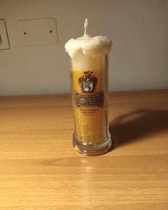 candela a forma di boccale di birra