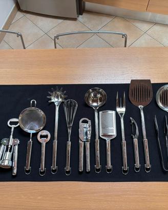 Set accessori cucina in acciaio inox.