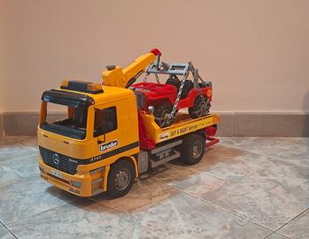 Carro attrezzi con Jeep Bruder