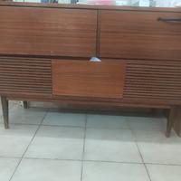 mobile con radio e giradischi 