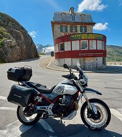 Moto Guzzi V85TT 2025 - Accessoriata - come NUOVA