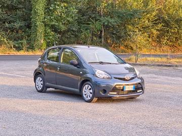 Toyota Aygo 1.0 12V VVT-i 5 porte Cool Soda Connec