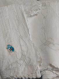 Lenzuolo matrimoniale misto lino ricamato a mano