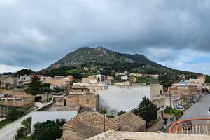Attico da ristrutturare con ampia terrazza