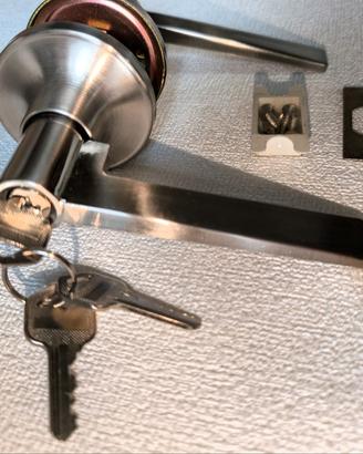 Nuovissima.Maniglia per porte con chiave 