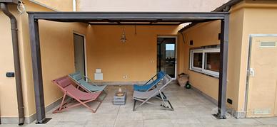 Pergola addossata in acciaio zincato