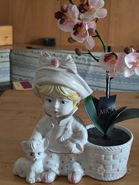 Statua con porta piantina in ceramica