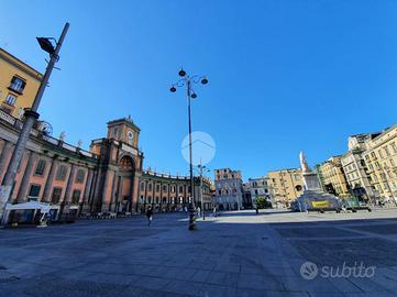 NEGOZIO A NAPOLI