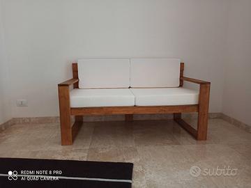 Divano e poltrone per esterno. 