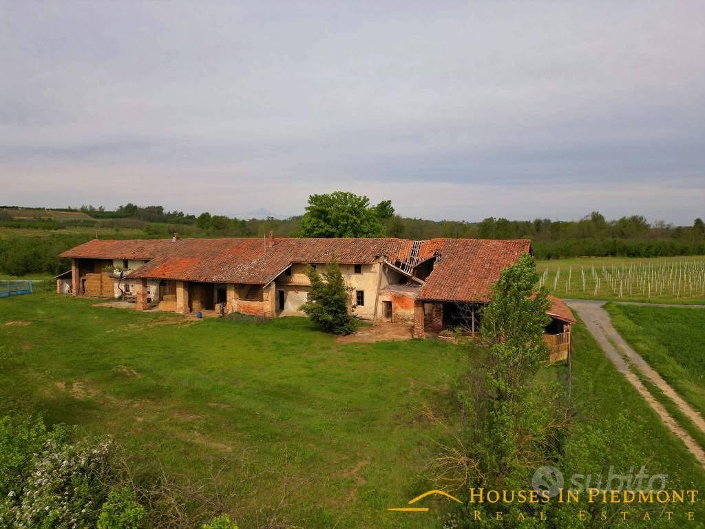 Rustico / Casale di 250 m² con più di 5 locali a P - Vista 2