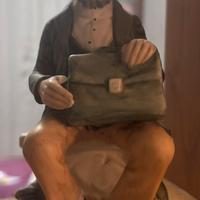 Statuetta vintage vecchio con cartella Capodimonte