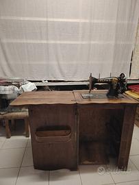 Macchina da cucire antica ALFA