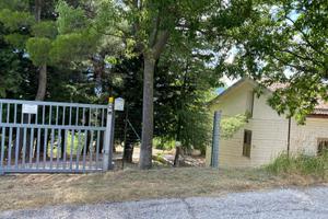 Casa singola con terreno -loc. Decontra-