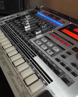 Roland mc 808 groove box sampler