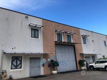 Immobile di 1050 m² a Pastorano