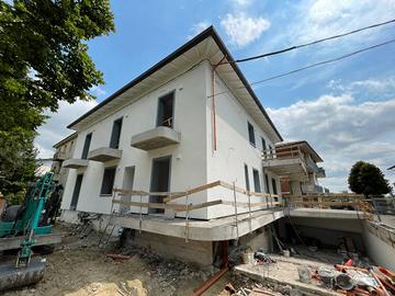Appartamento di 160 m² con 3 locali e box auto a F