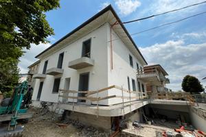 Appartamento di 160 m² con 3 locali e box auto a F