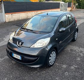Peugeot 107 1.0 benzina 68 CV 5 porte
