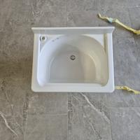 Vasca per lavatoio da fissare a muro mis 51x40h30