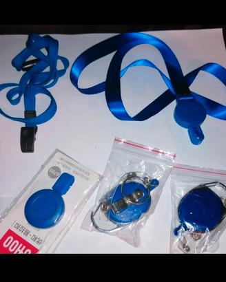 3 moschettoni e 2 cordoncini porta badge 