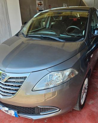 Lancia Ypsilon 1.2 69 CV 5 porte S&S Gold