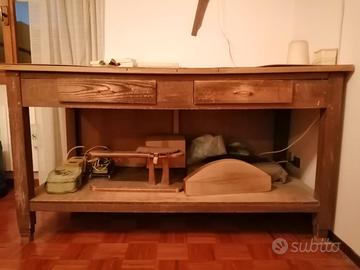 Tavolo in legno da sarto