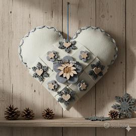 Cuore Natalizio in Feltro Artigianale - Dettagli L