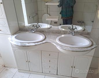 Mobile bagno con doppio lavabo e grande specchio