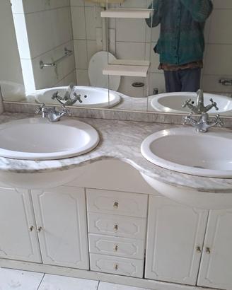 Mobile bagno con doppio lavabo e grande specchio