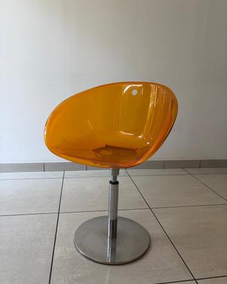 N. 1 sedia gialla girevole