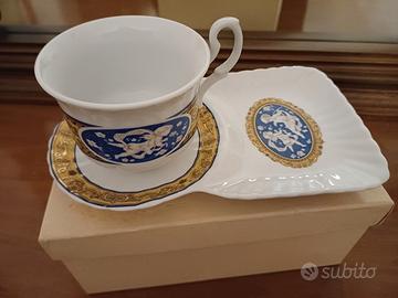 Tazza da tè con piattino porta biscotti