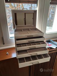 Portagioie con specchio e cassetti multipli