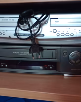 Due videoregistratori Funai combo-sanyo 