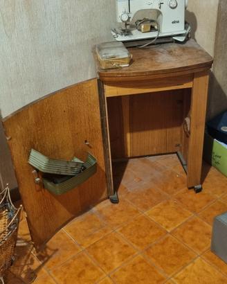 macchina da cucire Elna con mobiletto 