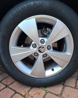 cerchi 16 + pneumatici  skoda
