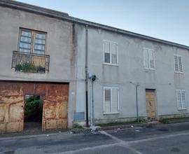 Terralba -Indipendente bilivelli cortile di 215 mq